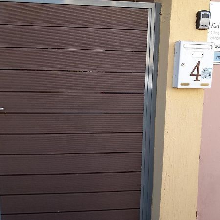 Ferienwohnung Airport'S Close, Cozy Flat For 6 Persons Markópoulon Exterior foto