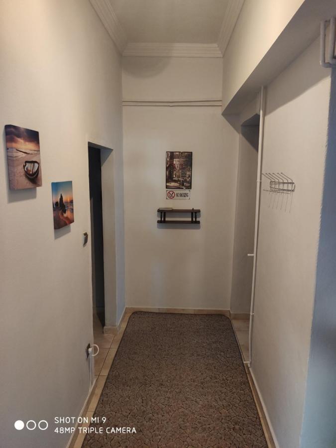 Ferienwohnung Airport'S Close, Cozy Flat For 6 Persons Markópoulon Exterior foto