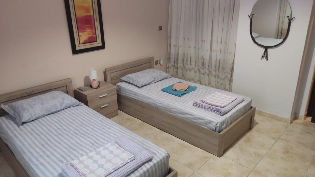Ferienwohnung Airport'S Close, Cozy Flat For 6 Persons Markópoulon Exterior foto