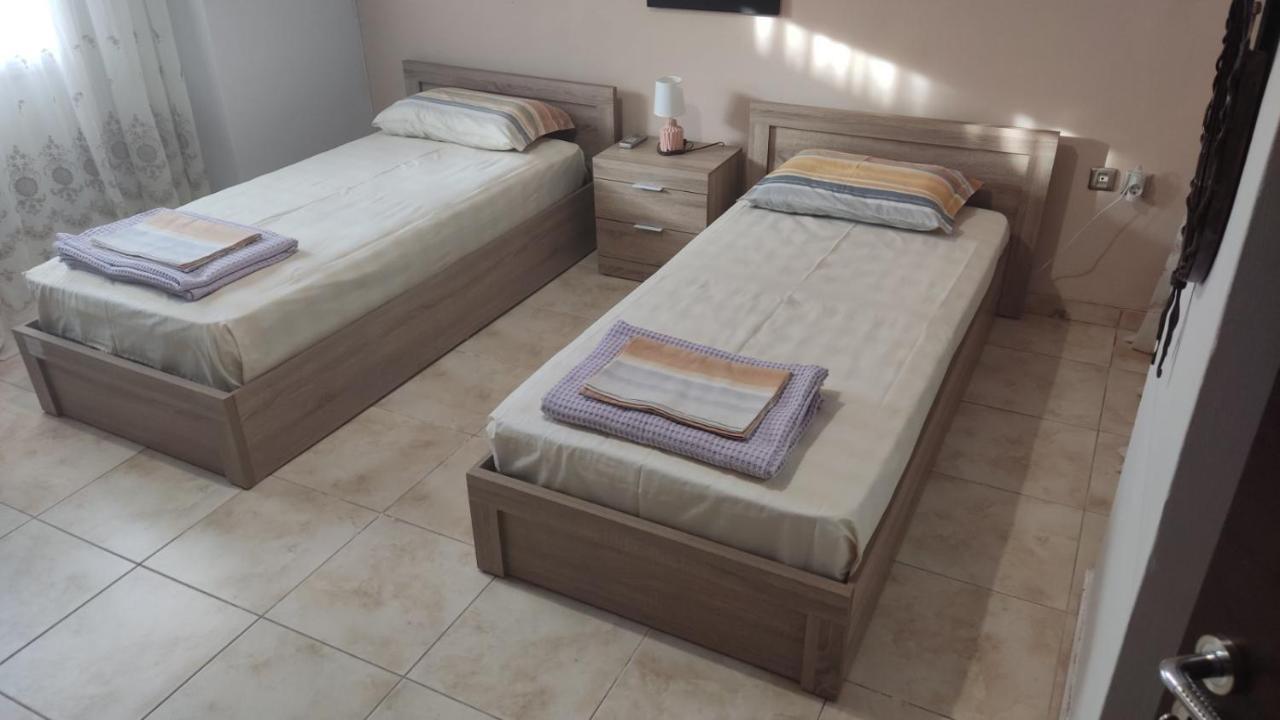 Ferienwohnung Airport'S Close, Cozy Flat For 6 Persons Markópoulon Exterior foto