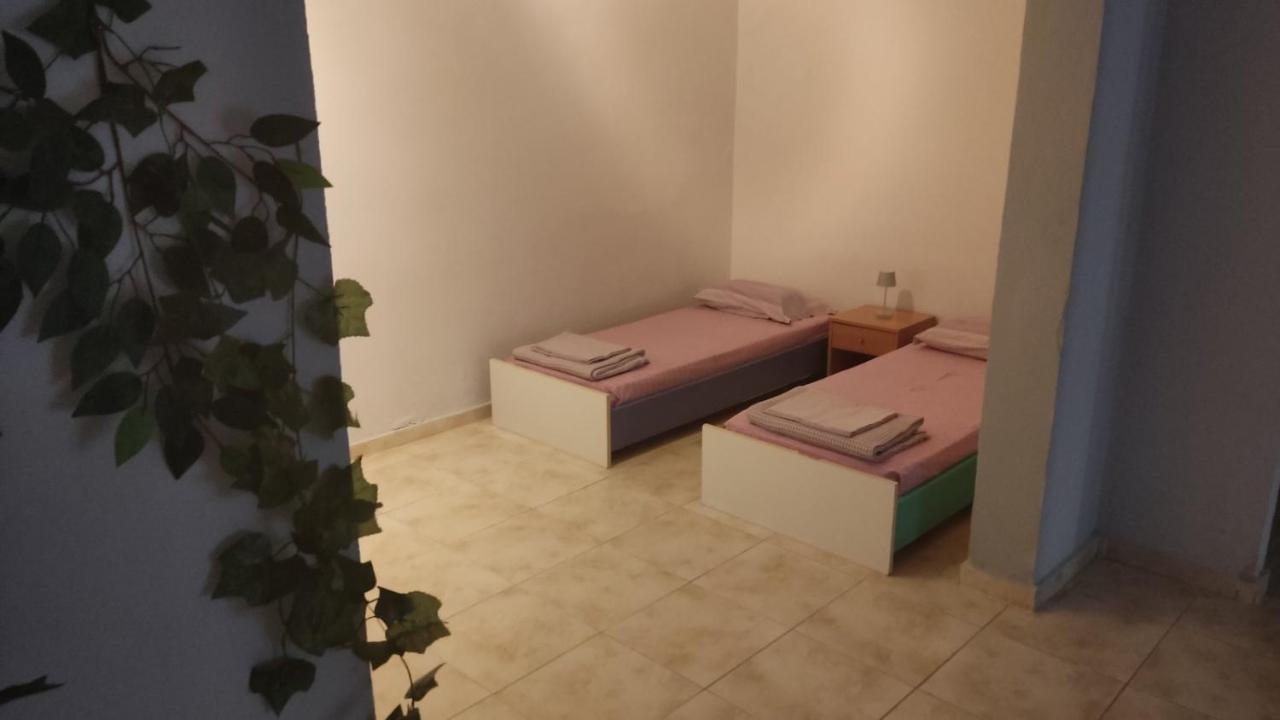Ferienwohnung Airport'S Close, Cozy Flat For 6 Persons Markópoulon Exterior foto