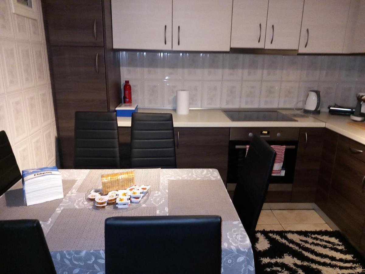 Ferienwohnung Airport'S Close, Cozy Flat For 6 Persons Markópoulon Exterior foto